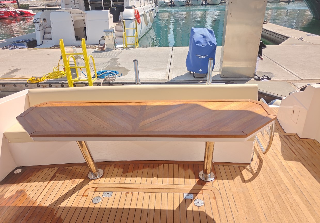44ft yacht marina outside